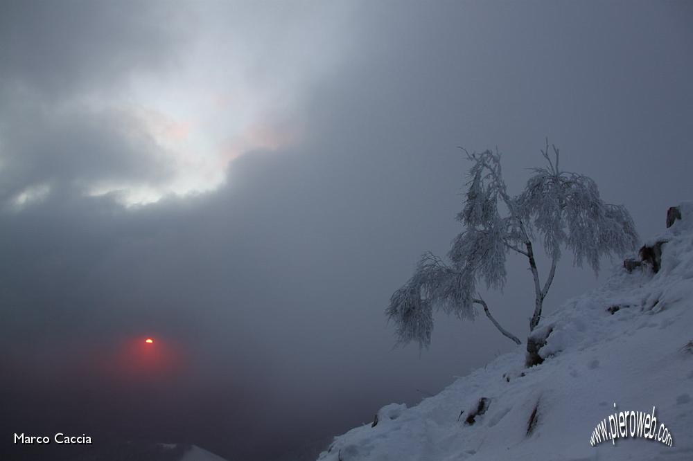 19_Lontano il Sole tramonta.JPG